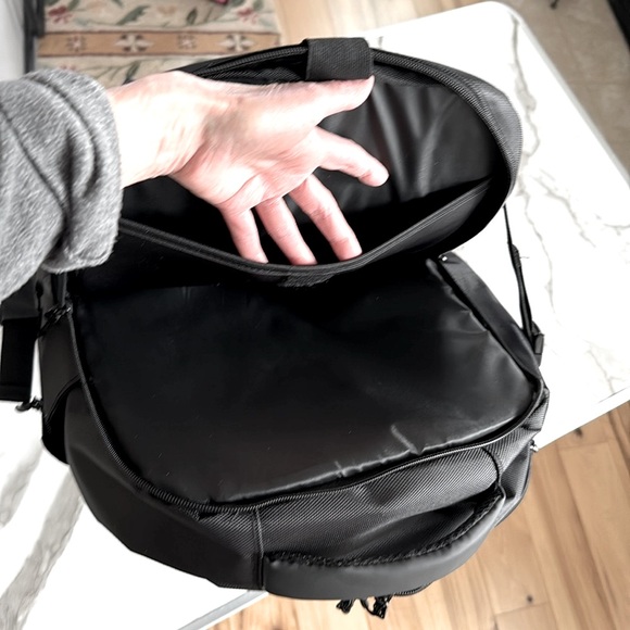 NEW* Men's Swiss Design Black Travel Backpack.  7 seperate storage compartments. - Picture 10 of 17